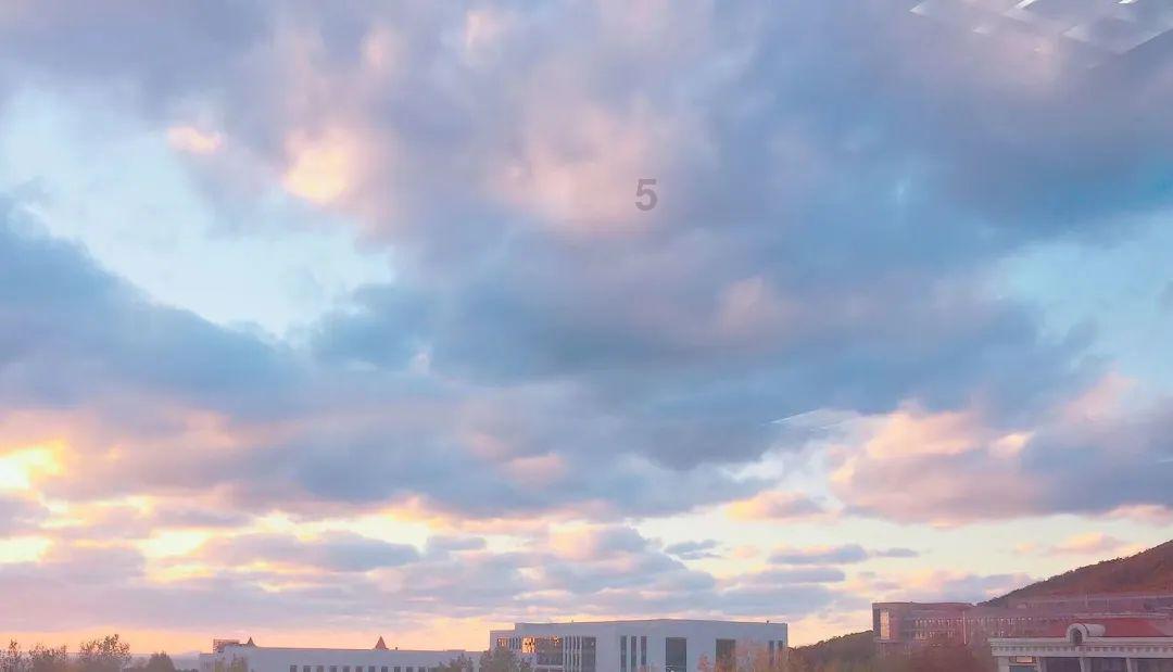 连续压爆多枚乌军地雷 俄扫雷坦克前线画面公开